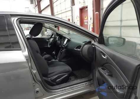 2013 Dodge Dart Sxt z USA, uszkodzony, nr VIN 1C3CDFBA4DD305773